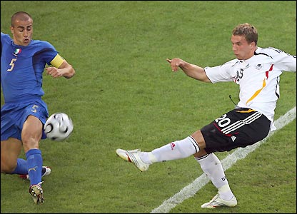 Lukas Podolski veut rester en Bundesliga thumbnail