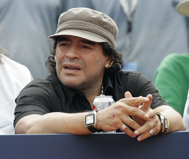 http://www.les-transferts.com/wp-content/uploads/2008/10/maradona.jpg