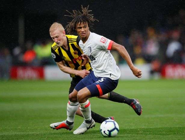 Man City : Aké dans le viseur