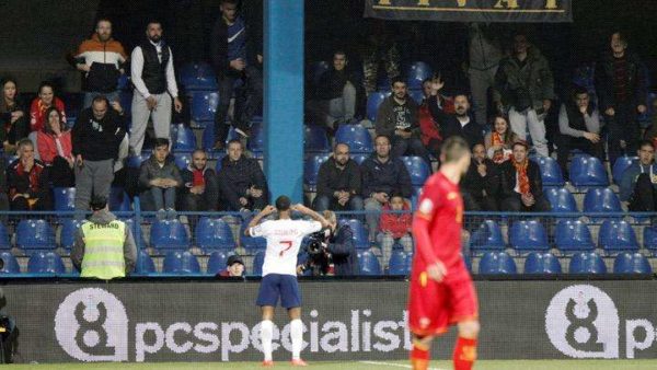 Affaire de racisme : l'UEFA ouvre une enquête tandis que Chelsea soutient Hudson-Odoï