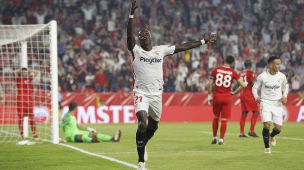 Le Milan AC se penche sur un international néerlandais