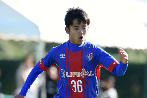 Un duel Real Madrid – FC Barcelone pour une pépite japonaise