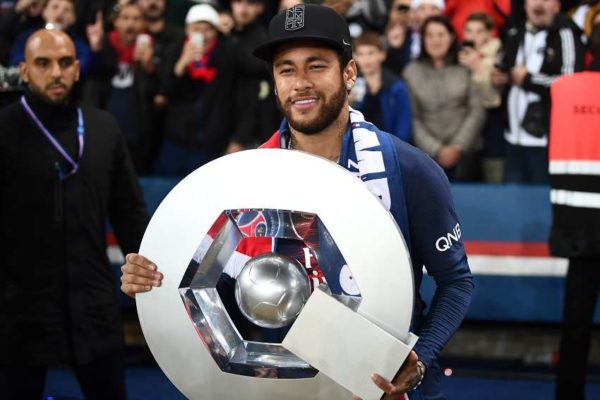 PSG : Leonardo ouvre la porte à un départ de Neymar