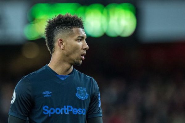 Everton va discuter avec Mason Holgate