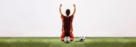 Il imite les célébrations des footballeurs à la perfection