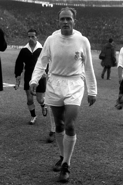 Alfredo di Stefano avec le Réal Madrid lors de la saison 1963/1964.