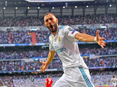 Karima Benzema célébrant un but avec le Réal Madrid.