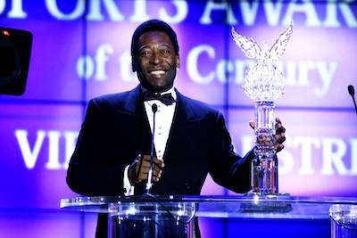 Pelé lors d'une cérémonie de récompense.