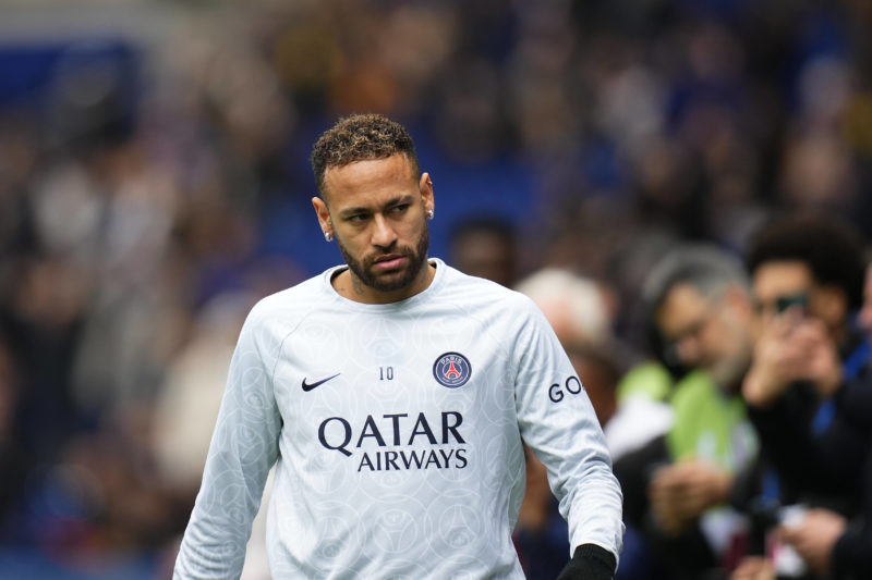 Neymar s'échauffe avant un match du PSG IMAGO ©xGlennxGervotx
