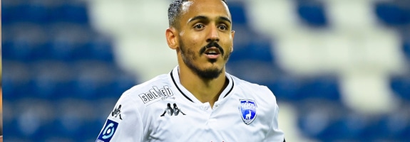 Clermont signe le milieu offensif de Niort Bilal Boutobba