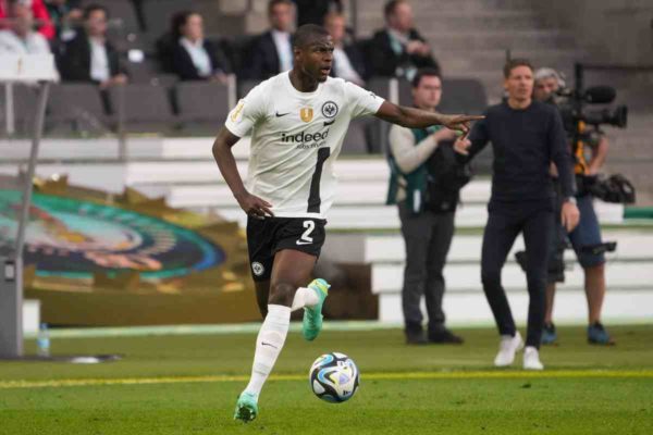 Evan Ndicka : les détails de l&rsquo;offre de contrat alléchante de l&rsquo;AS Roma