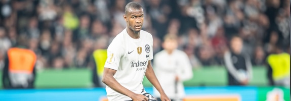 Evan Ndicka quitte Francfort