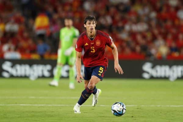 Manchester United : un international espagnol pour renforcer la défense ?