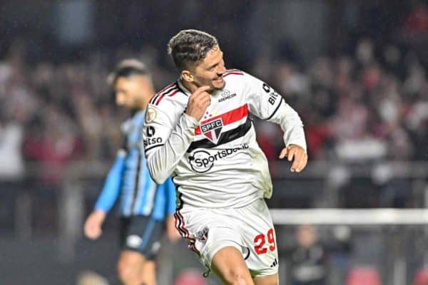 Qui remportera le joyau brésilien ? Newcastle lance un défi à Arsenal