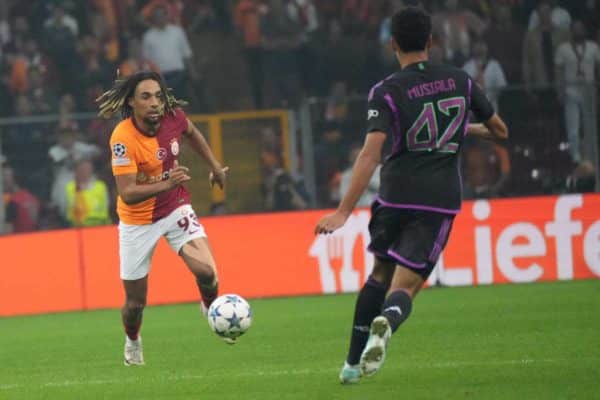 Manchester United envisage une offre pour Sacha Boey