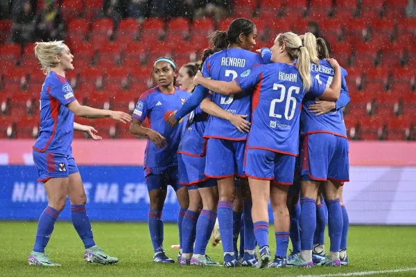 Des Lyonnaises conquérantes, des Parisiennes sous l'eau