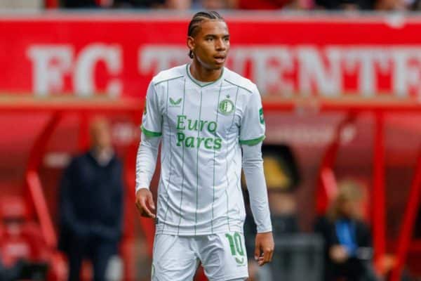 Calvin Stengs intéresserait des écuries britanniques