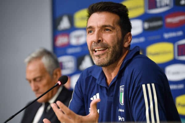 PSG : Buffon prend la défense de Donnarumma