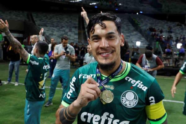 Mercato : Chelsea active une piste surprenante au Brésil pour renforcer sa défense