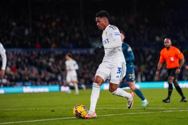 Leeds : Junior Firpo intéresse des clubs espagnols