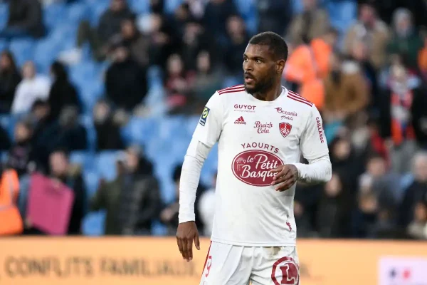 Stade Brestois : Steve Mounié sur le départ?