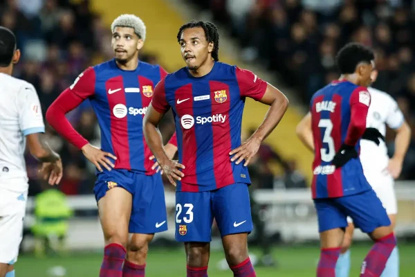 Manchester United : un gros chèque pour un défenseur du Barça ?