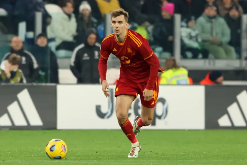 A la recherche d'un défenseur central, le PSG vise Diego llorente