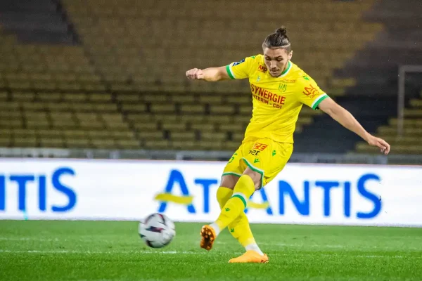 Le remplaçant de Renan Lodi à Marseille serait un Nantais