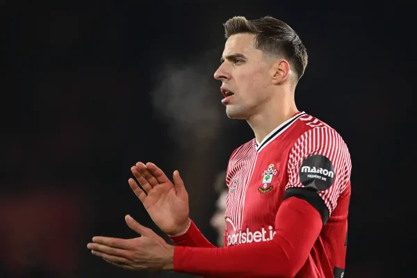 Rennes vise un défenseur de Championship, pari risqué?