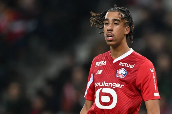 Leny Yoro vers le PSG, les négociations sont ouvertes