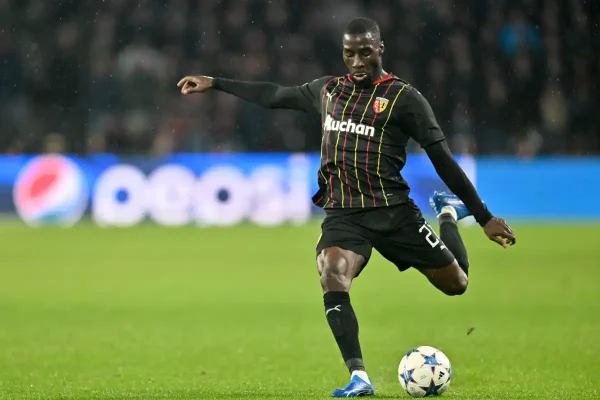 Défense en ruine: Brest mise tout sur un cadre lensois