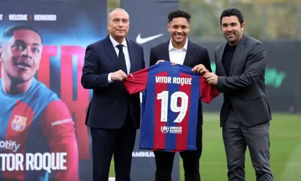 Le Barça veut envoyer Victor Roque en prêt