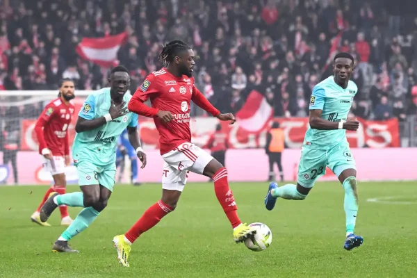 Stade Brestois : Bradley Locko visé par un cador de la Premier League