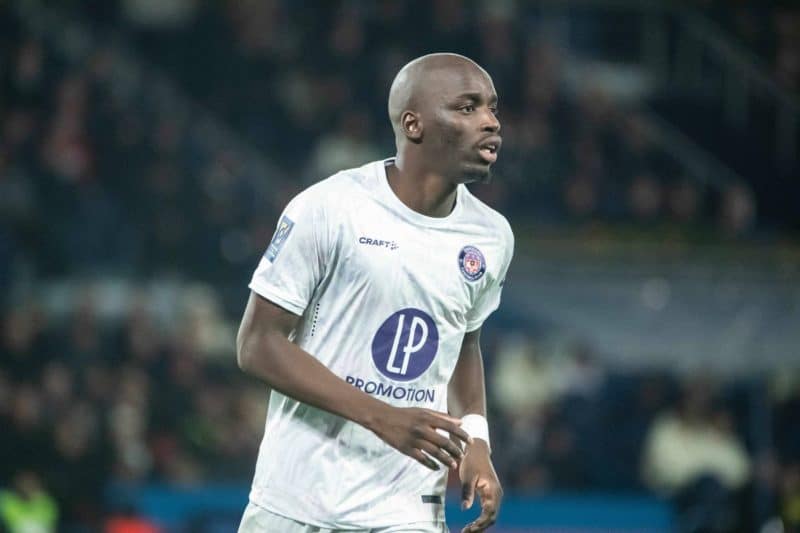 “J’ai d’autres problèmes que de gérer la carrière de Mbappé” un joueur de Toulouse dézingue un journaliste de Canal+