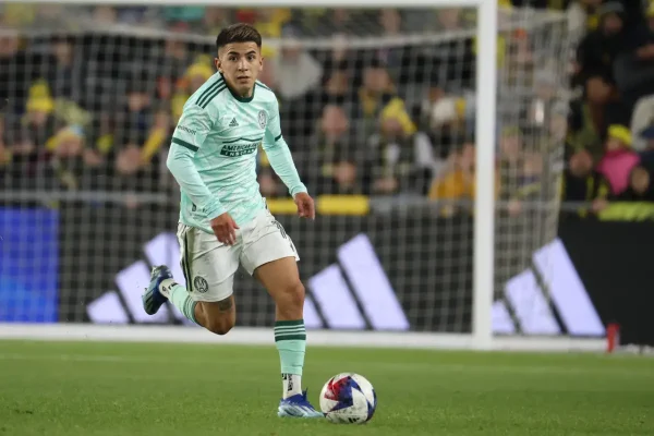 Lyon veut chiper une jeune pépite argentine (Thiago Almada)