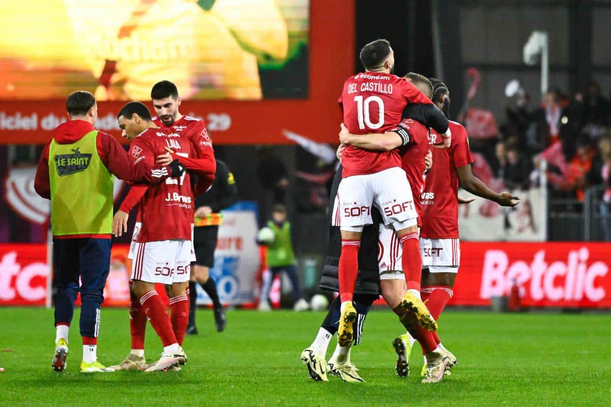 Brest se rapproche de l'Europe, Montpellier coule FC Lorient thumbnail