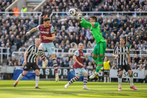 West Ham: Inquiétude pour Alphonse Aréola sorti sur blessure contre Newcastle United