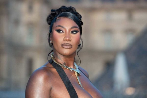 JO 2024: Un champion du monde entre dans le débat ‘Aya Nakamura’