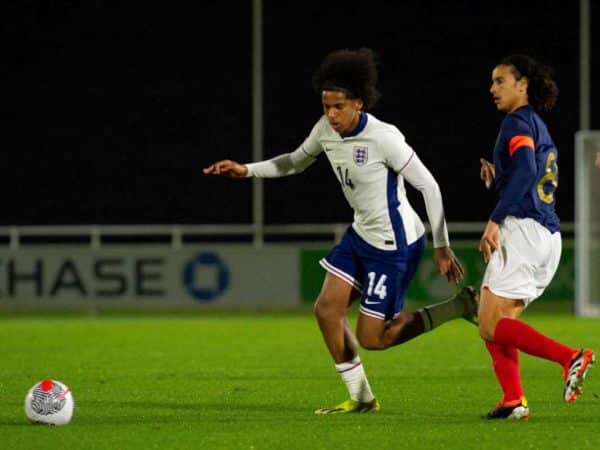 Manchester United vise un attaquant de League One