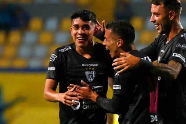 Chelsea : Un crack de 16 ans surpris dans un club de strip tease !