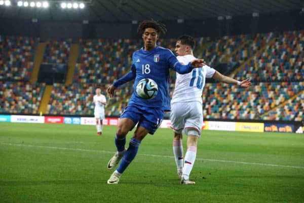 Le Milan AC va blinder une pépite italienne