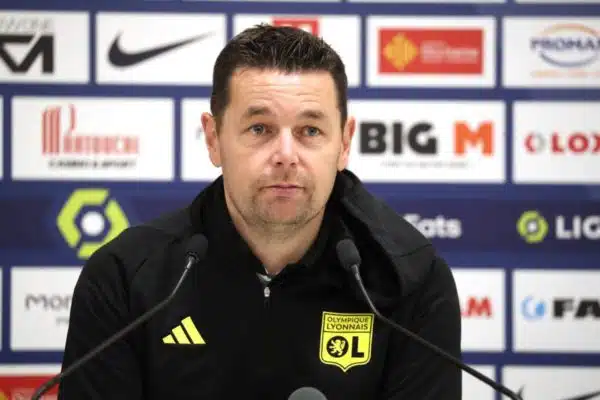 Pierre Sage en conférence de presse