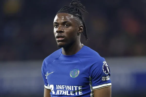Chelsea: Recruté à prix d’or l’été dernier, Roméo Lavia ne rejouera plus cette saison