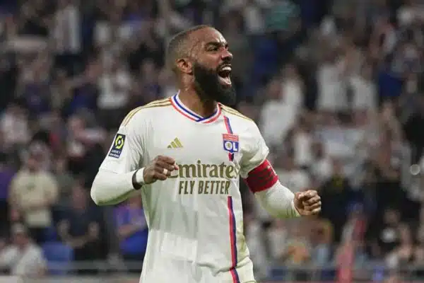 Vers un dernier grand contrat pour Lacazette en Arabie Saoudite