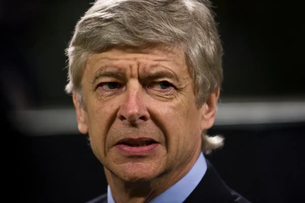 Arsène Wenger charge le Barça ©Alamy