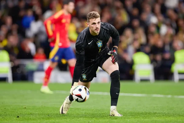 Les deux clubs milanais se battent pour un gardien brésilien