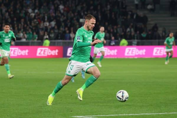 ASSE : Un club surprenant menace l’arrivée de Cardona