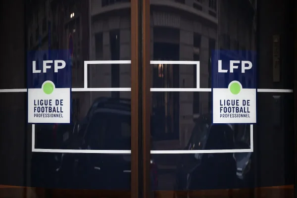 La LFP pense aux clubs français engagés en Coupes d&rsquo;Europe