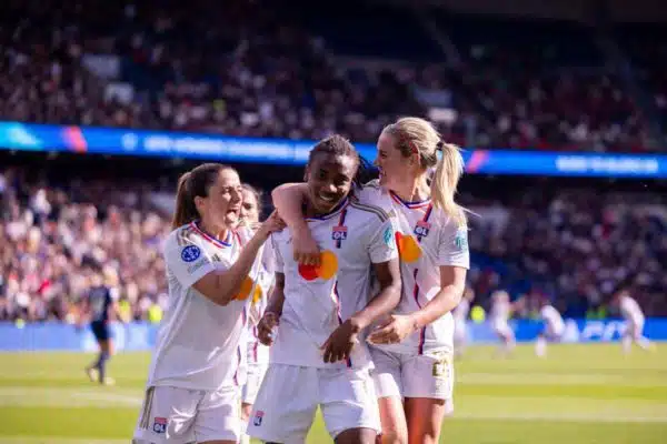 L’OL domine le PSG et se fraie un chemin vers la gloire européenne