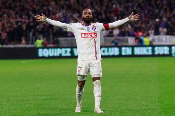 OL : Alexandre Lacazette, restera-t-il Lyonnais?